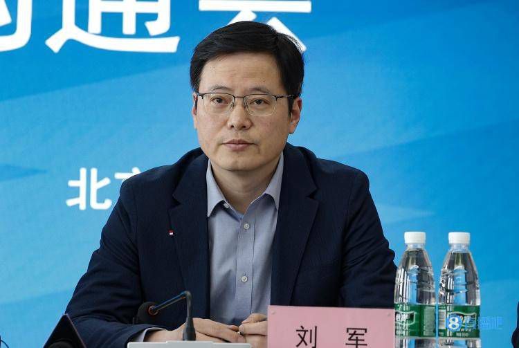 上半场，扎帕科斯塔和奥利维拉先后伤退，拉赫玛尼破门被吹，克瓦拉茨赫利亚头球破门为那不勒斯取得领先；下半场，卢克曼头球破门扳平比分，奥斯梅恩助攻埃尔马斯破门将比分超出！